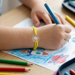 Bracelet enfant personnalisé médaille gravée acrylique ronde 2 trous 17 mm