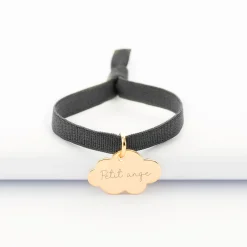 Bracelet enfant personnalisé cordon élastique médaille gravée plaqué or nuage 20x14 mm