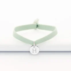 Bracelet enfant personnalisé cordon élastique médaille gravée argent initiale 10 mm