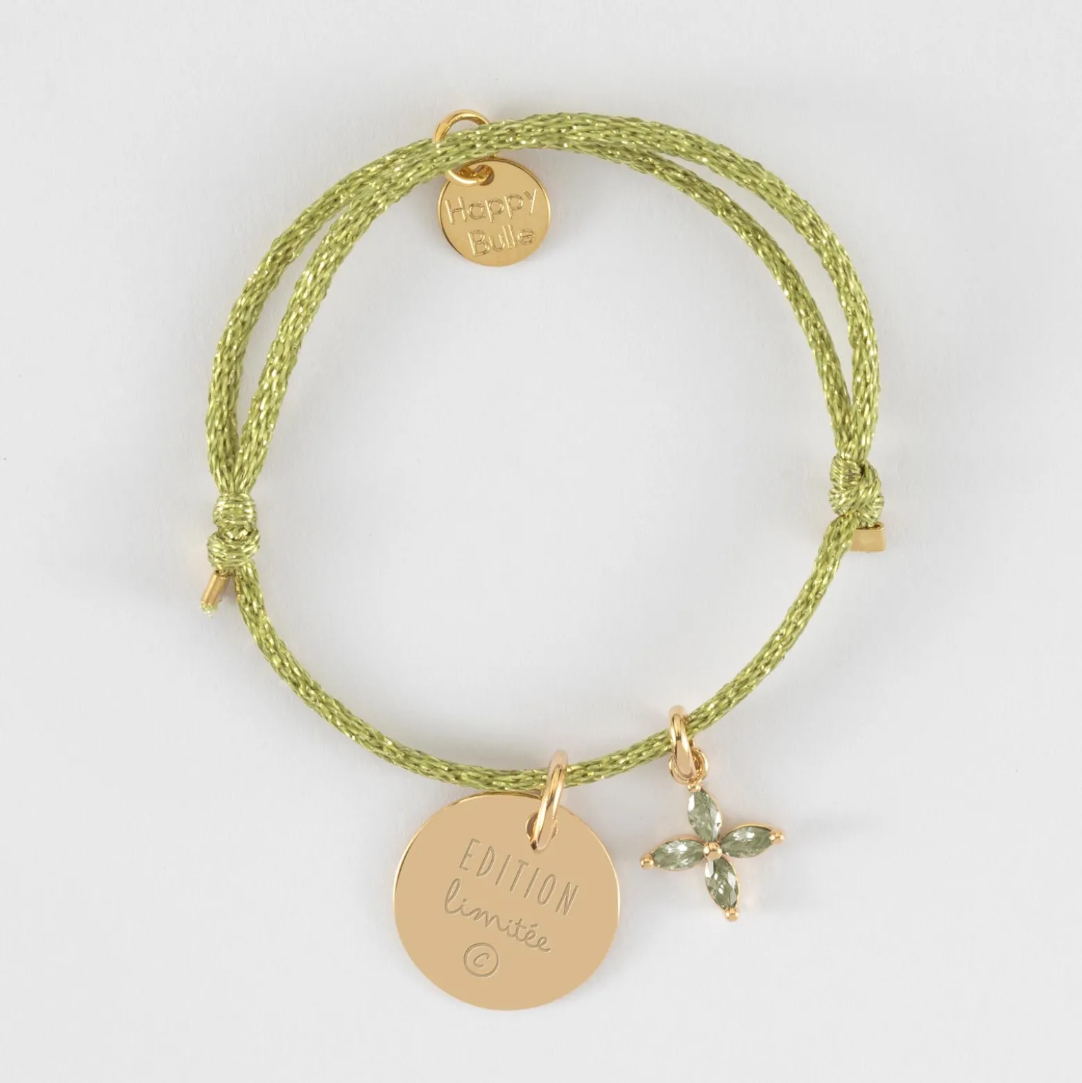 Bracelet enfant personnalisé cordon pailleté médaille gravée plaqué or 15 mm et breloque fleur pétales zircons 10 mm
