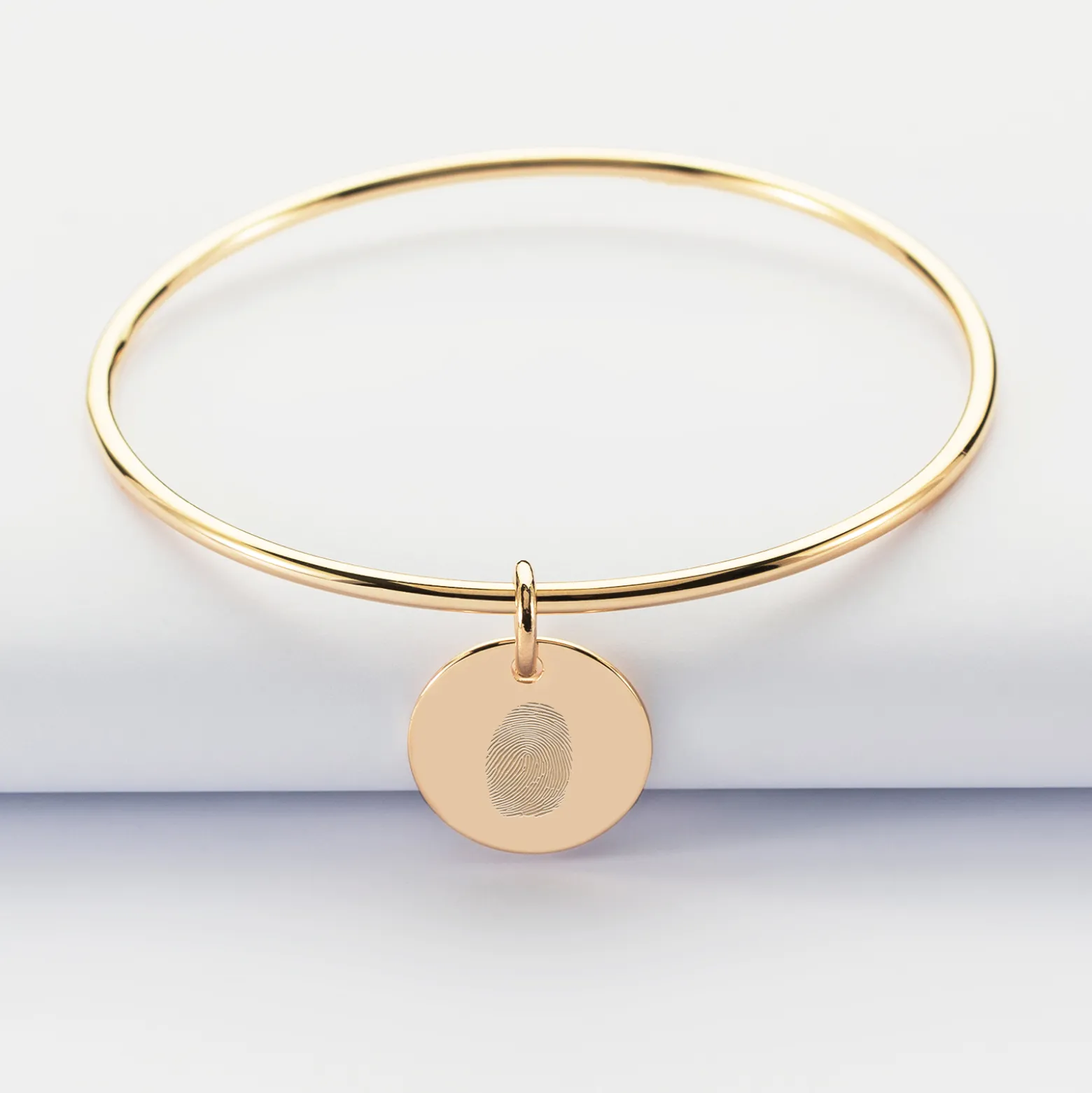 Bracelet enfant personnalisé jonc plaqué or médaille gravée 15 mm