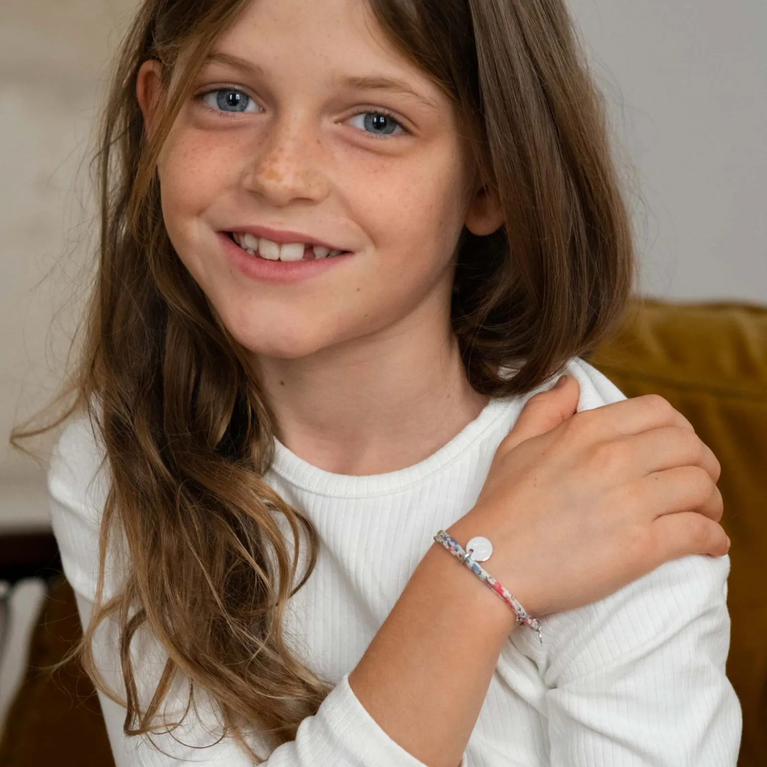Bracelet enfant personnalisé Liberty médaille gravée initiale argent 10mm