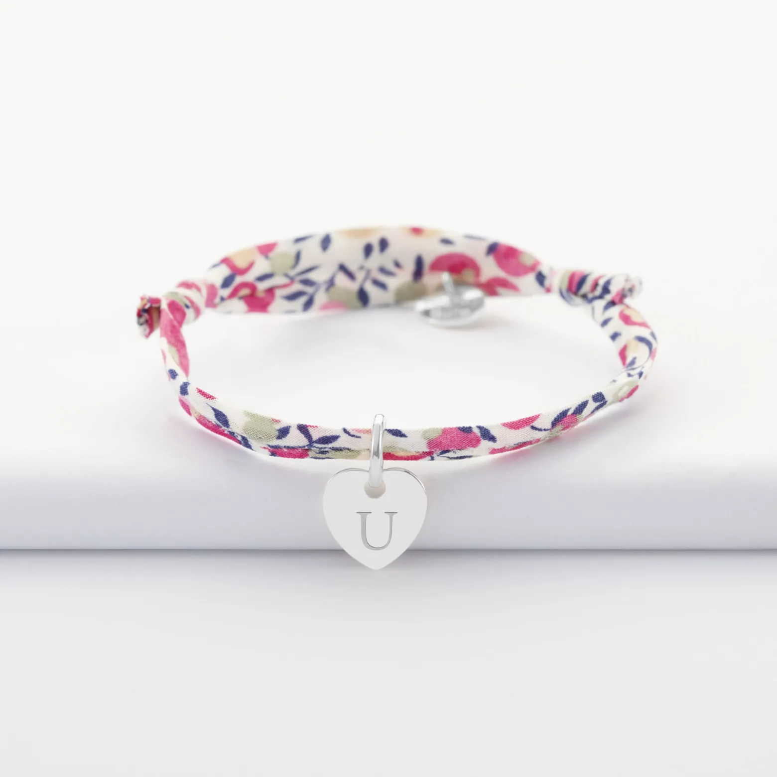 Bracelet enfant personnalisé Liberty médaille gravée initiale argent coeur 10 mm