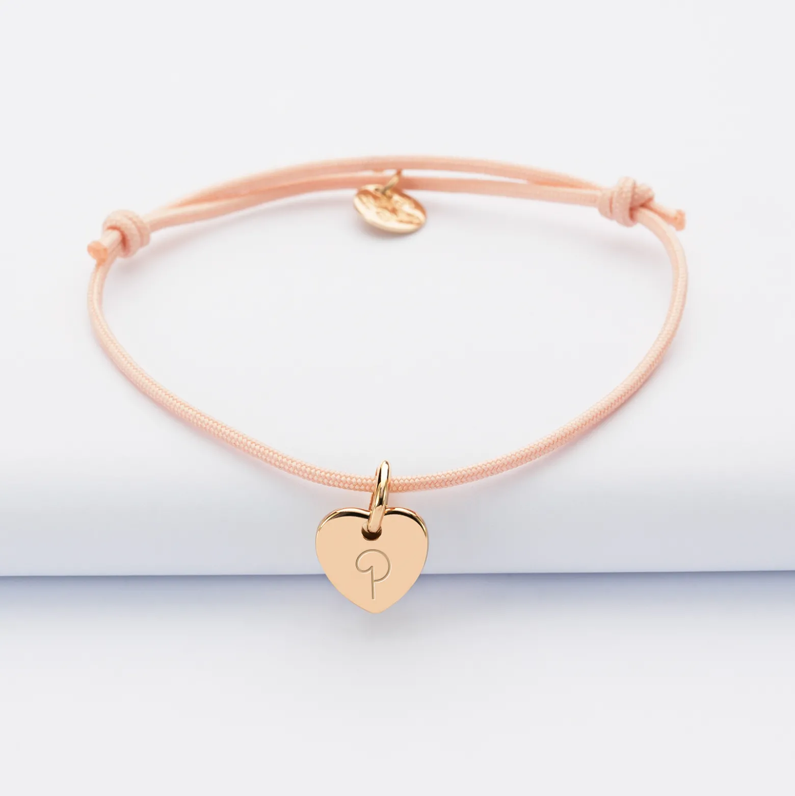 Bracelet enfant personnalisé médaille initiale coeur gravée plaqué or 10 mm