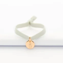 Bracelet enfant personnalisé cordon élastique médaille gravée plaqué or initiale 10 mm