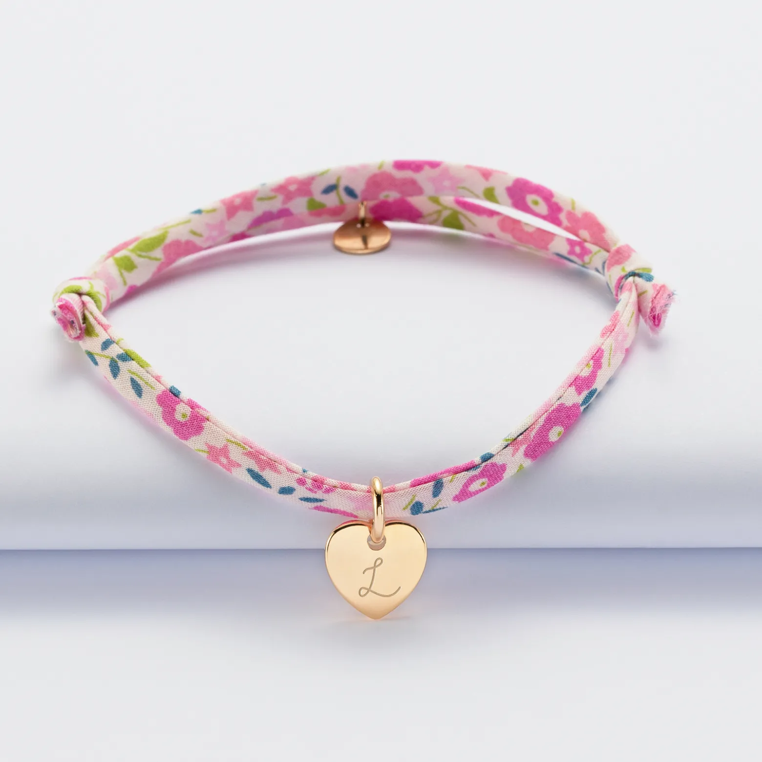 Bracelet enfant personnalisé Liberty médaille initiale gravée plaqué or coeur 10 mm
