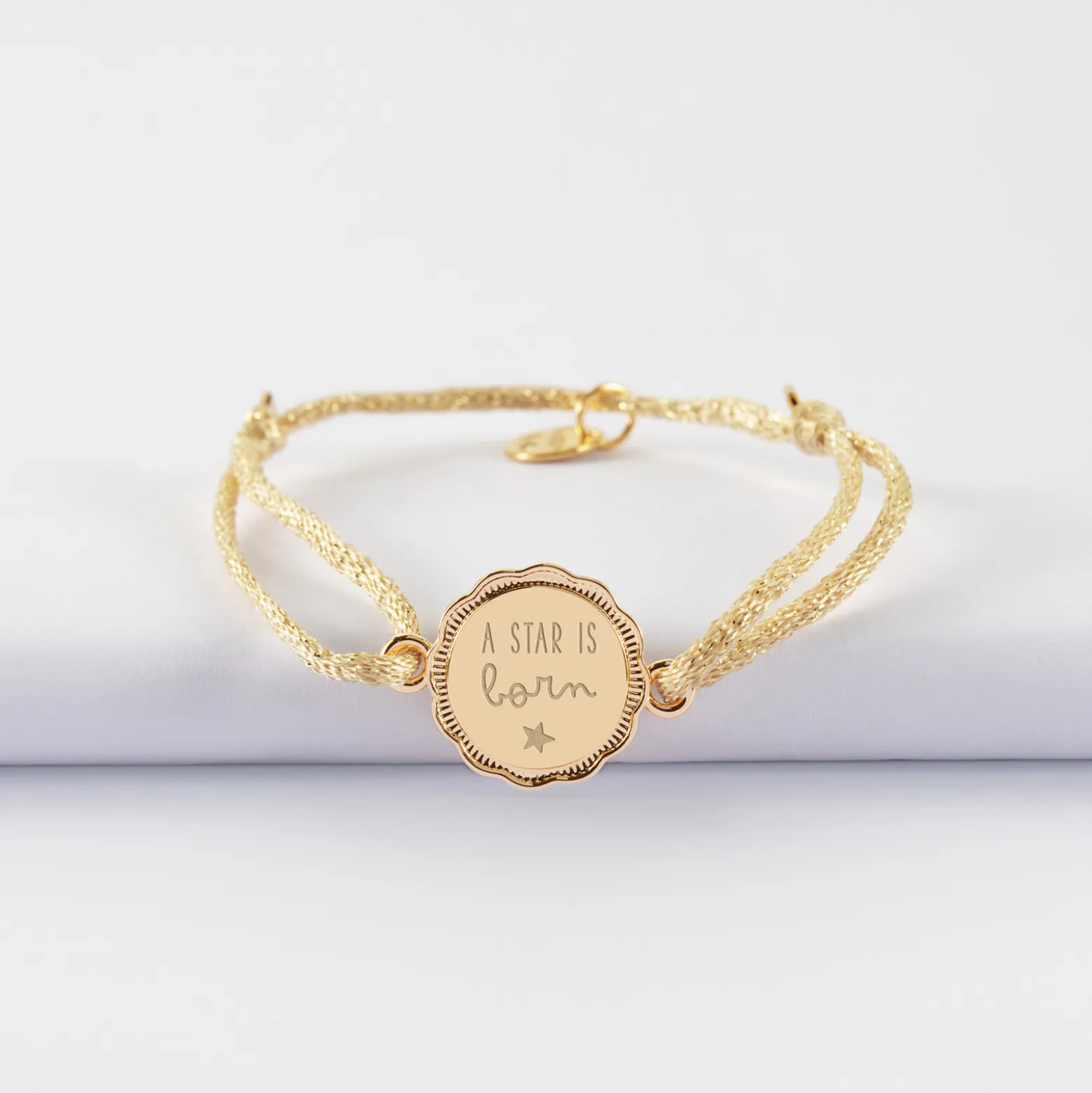 Bracelet enfant personnalisé cordon pailleté médaille contour fleur gravée plaqué or 2 trous 15 mm