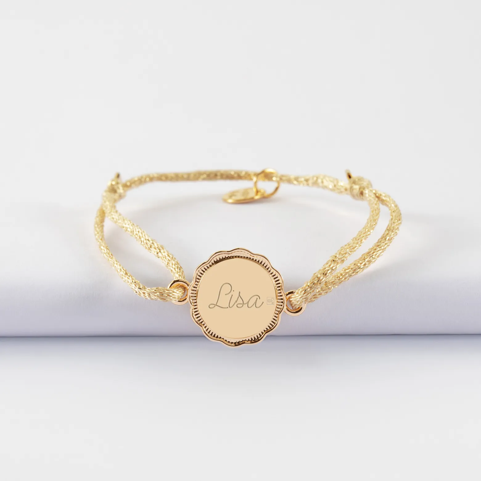 Bracelet enfant personnalisé cordon pailleté médaille contour fleur gravée plaqué or 2 trous 15 mm