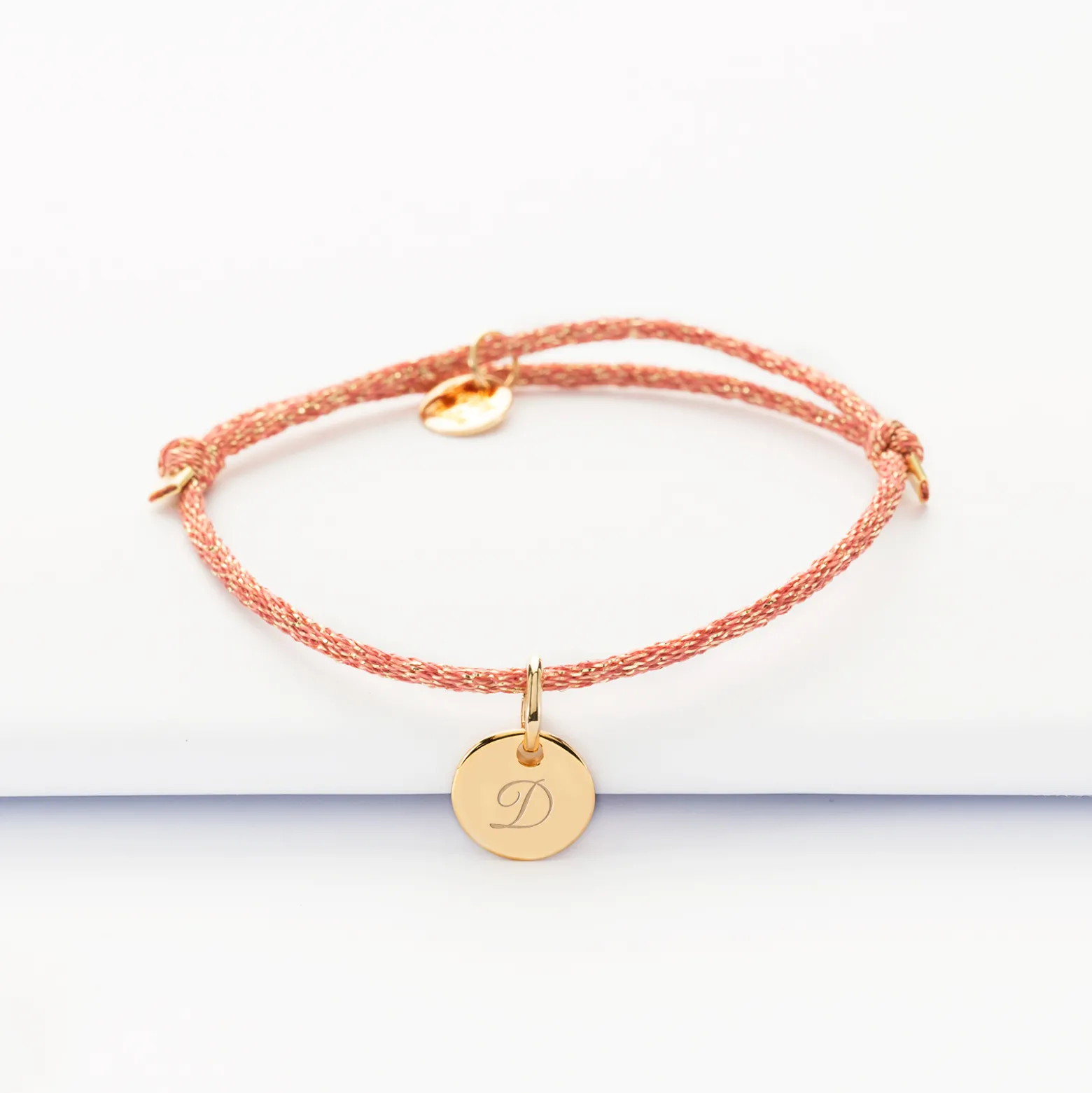 Bracelet enfant personnalisé cordon pailleté médaille gravée plaqué or initiale 10 mm