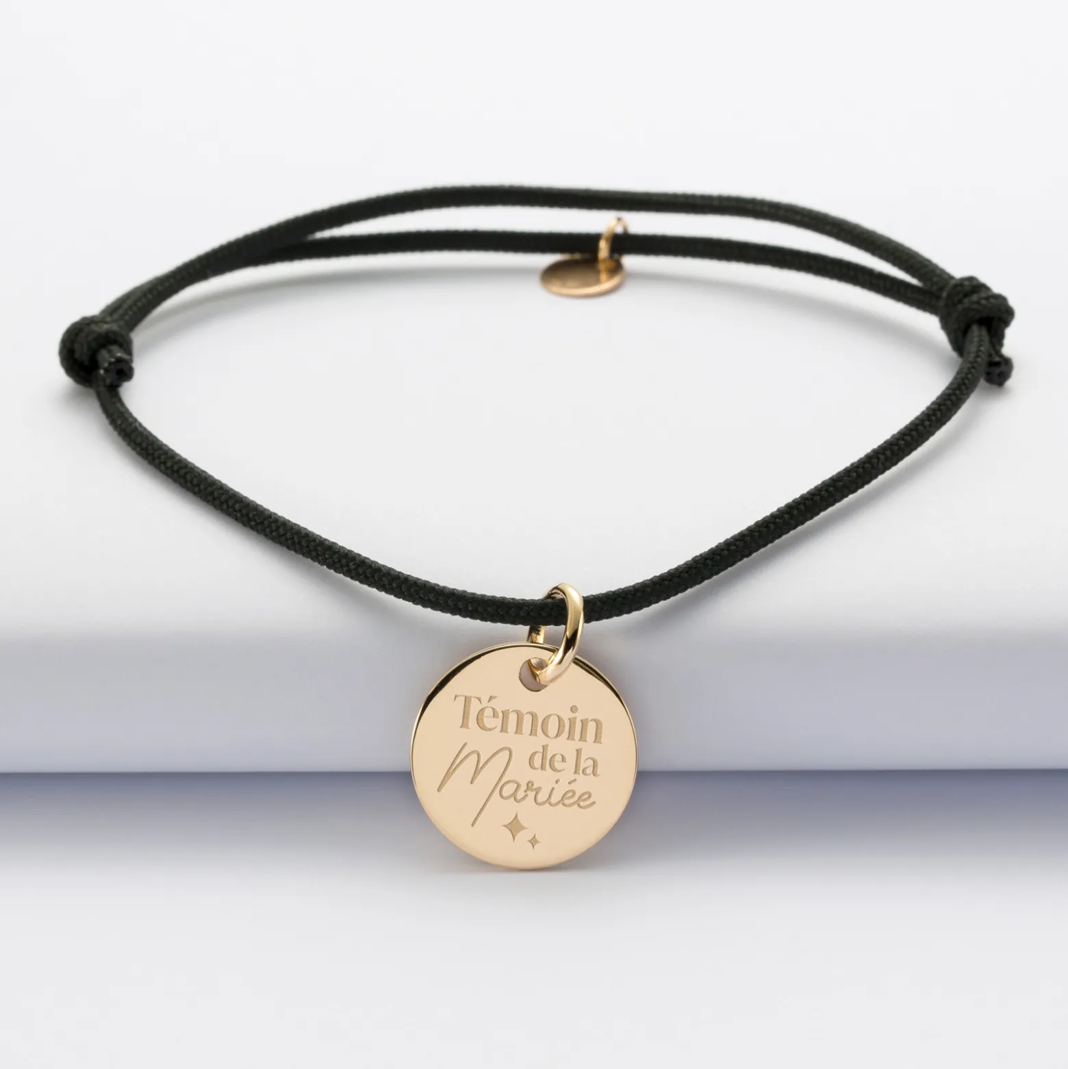 Bracelet EVJF personnalisé médaille gravée plaqué or dormeuse 15mm