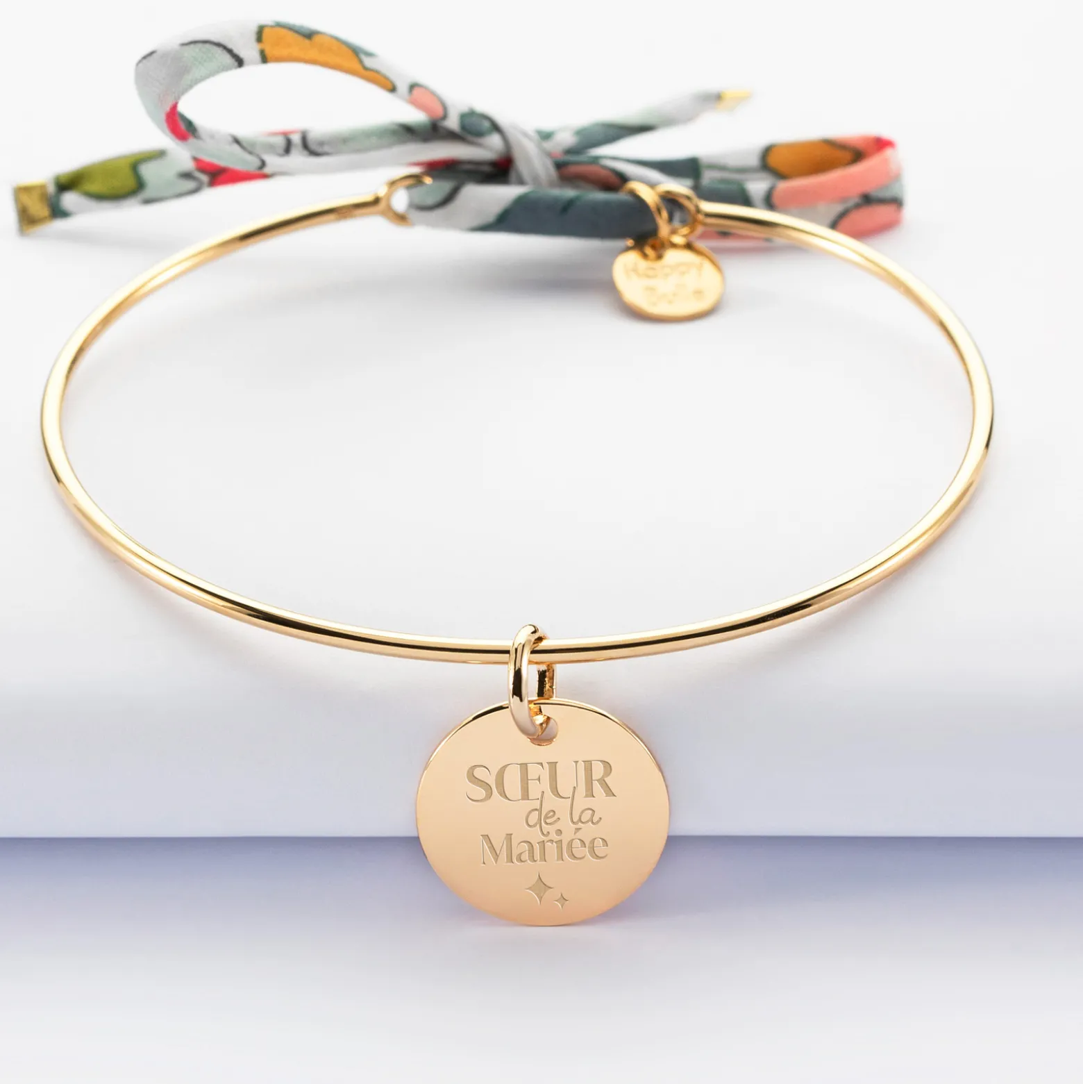 Bracelet Famille des mariés personnalisé jonc plaqué or et cordon Liberty médaille gravée 15 mm