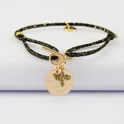 Bracelet fermoir personnalisé cordon pailleté médaille gravée plaqué or 15 mm et breloque fleur pétales zircons 10 mm