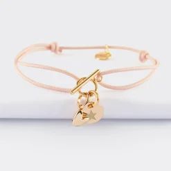 Bracelet fermoir personnalisé cordon médaille gravée plaqué or initiale 10 mm et breloque petit coeur bombé 7 mm - HappyBulle x Atelier Wagram
