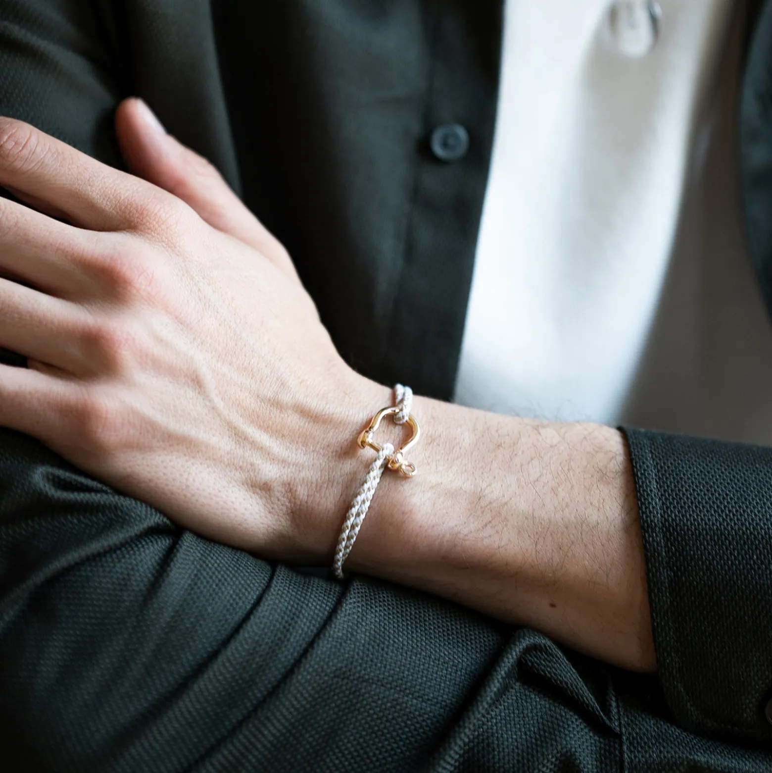 Bracelet homme cordon marin tressé manille plaqué or 20 mm