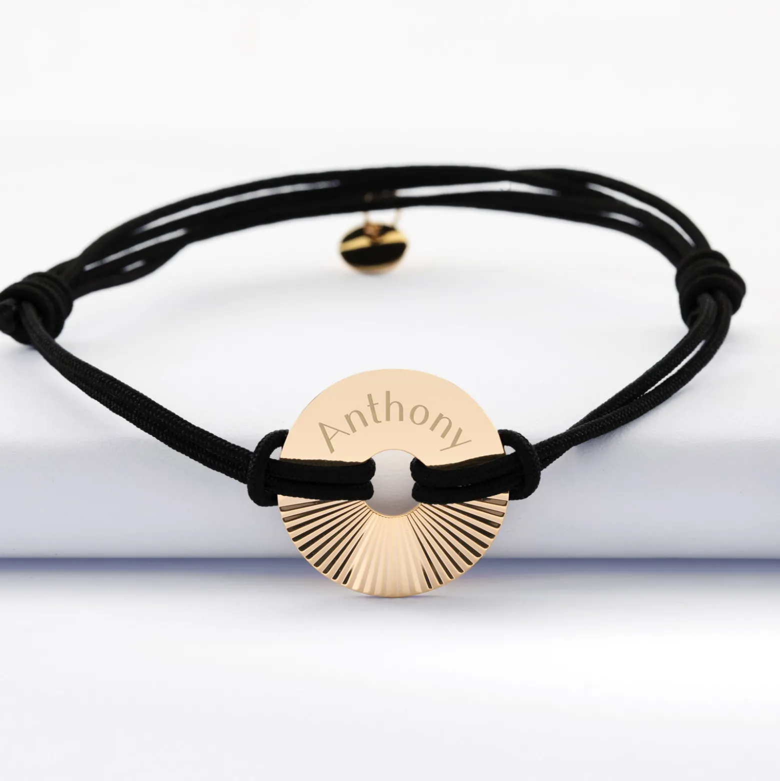 Bracelet homme personnalisé cordon double médaille gravée plaqué or cible soleil 20 mm