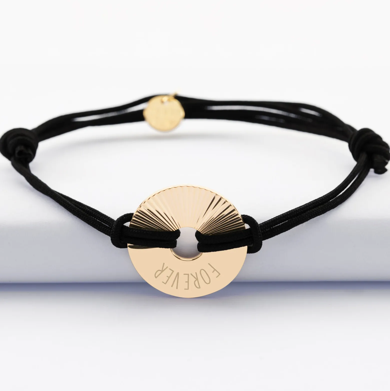 Bracelet homme personnalisé cordon double médaille gravée plaqué or cible soleil 20 mm