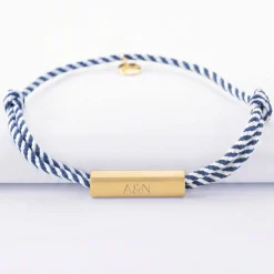 Bracelet homme personnalisé cordon tressé double médaille gravée acier doré cube rectangulaire 25x5x5 mm