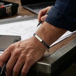 Bracelet homme personnalisé cordage marin double médaille gravée acier cube rectangulaire 25x5x5 mm