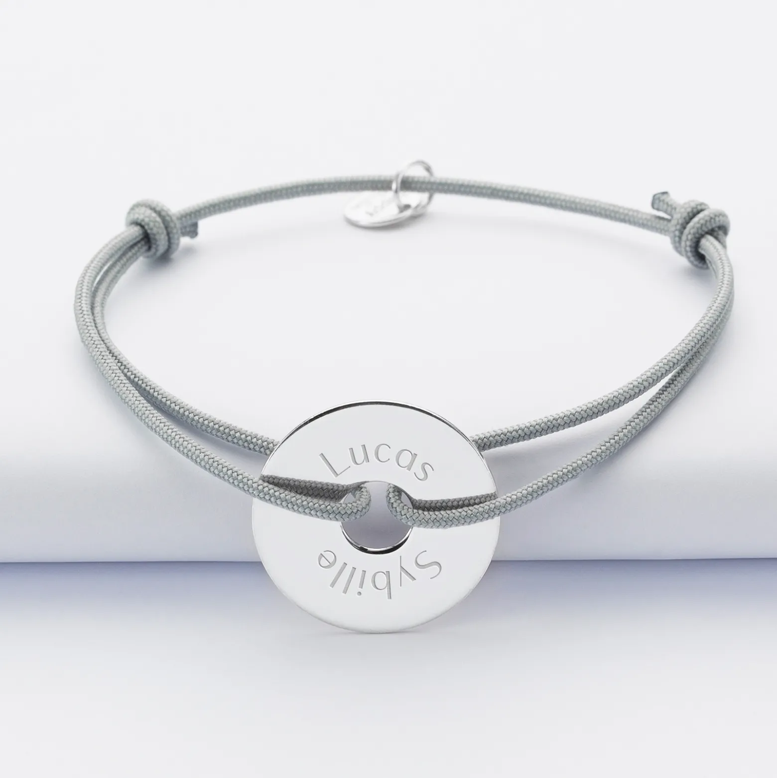 Bracelet homme personnalisé cordon simple médaille gravée argent cible 20 mm