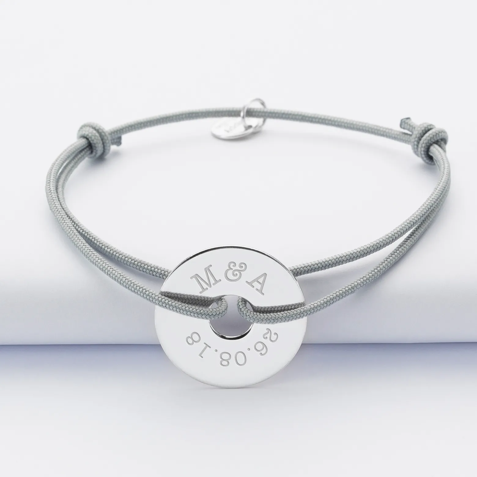 Bracelet homme personnalisé cordon simple médaille gravée argent cible 20 mm