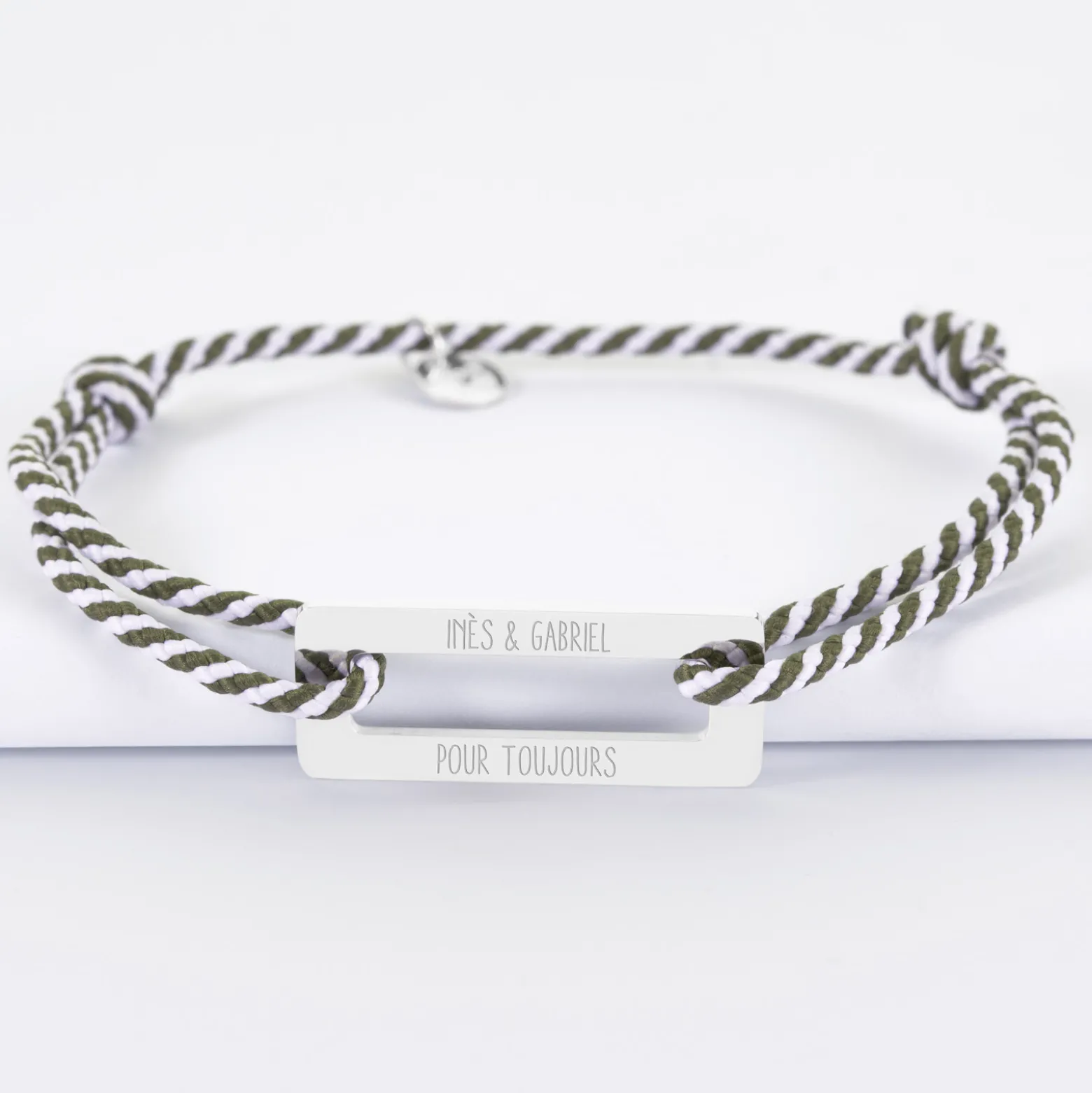 Bracelet homme personnalisé cordon tressé médaille gravée acier rectangle évidé 32x14 mm