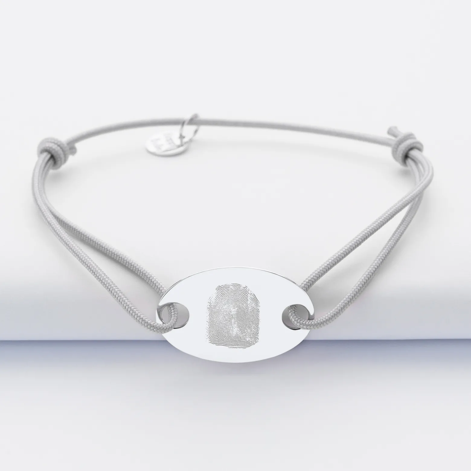 Bracelet homme personnalisé cordon simple médaille gravée argent ovale 2 trous 25x16 mm
