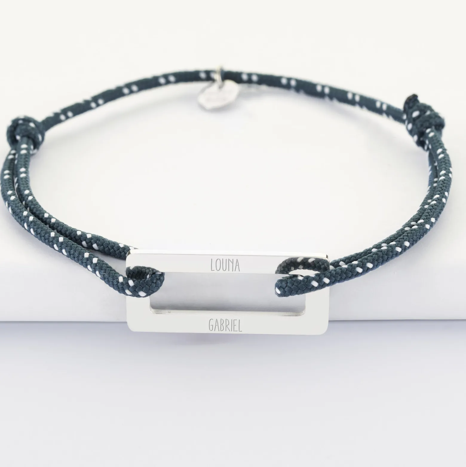 Bracelet homme personnalisé cordage marin simple médaille gravée acier rectangle évidé 32x14 mm