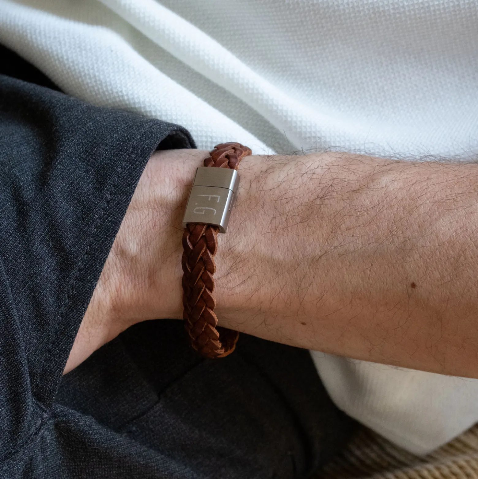 Bracelet homme personnalisé cuir tressé fermoir gravé acier 15x15 mm