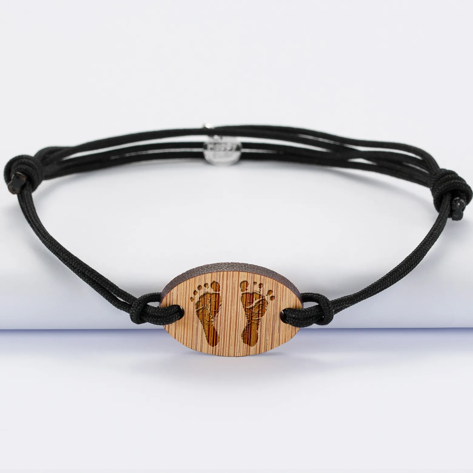 Bracelet homme personnalisé cordon double médaille gravée bois ovale 2 trous 25x17 mm