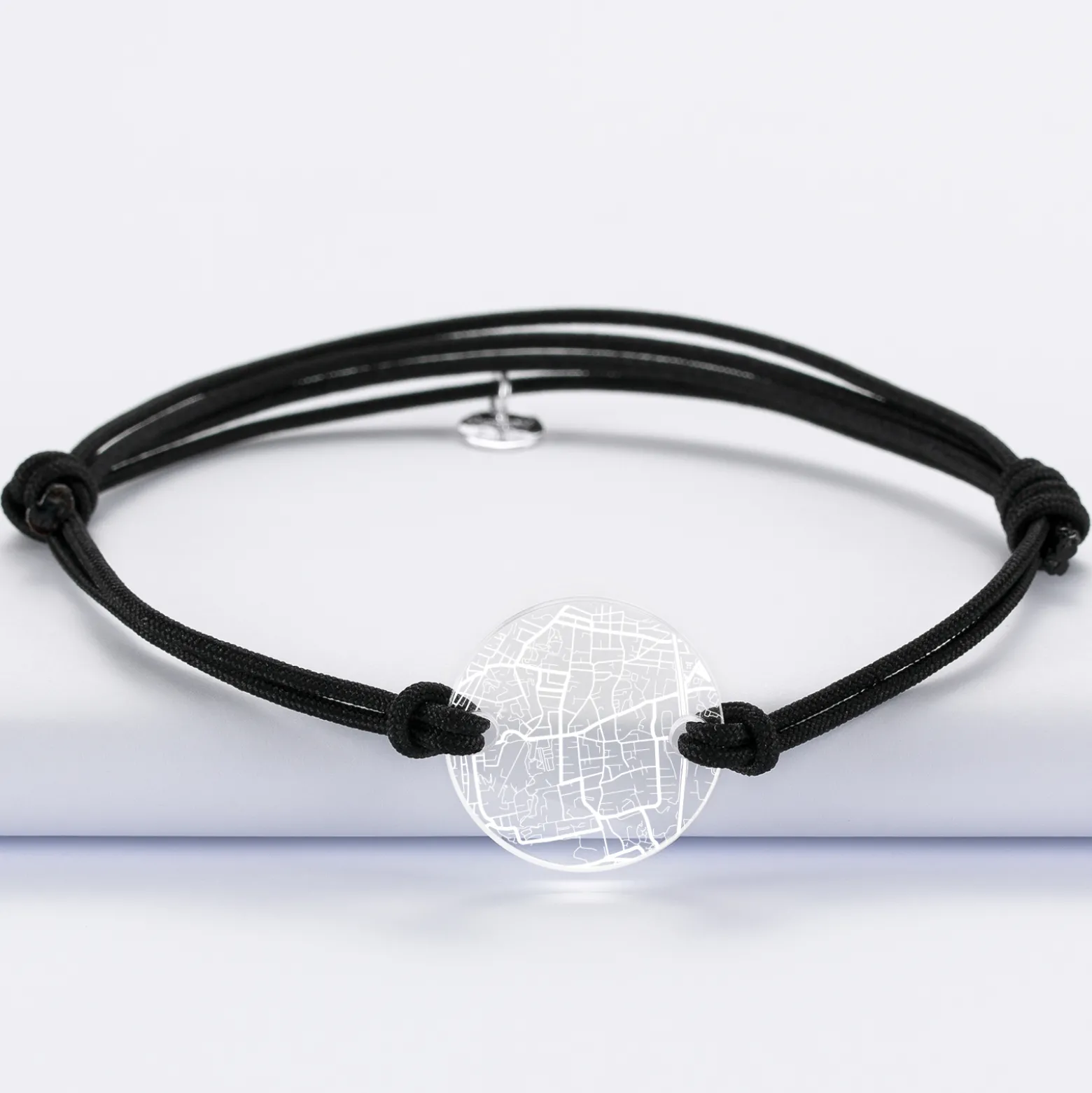 Bracelet homme personnalisé cordon double médaille gravée acrylique ronde 2 trous 21 mm "Géo map"