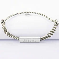 Bracelet homme personnalisé cordon tressé double médaille gravée acier cube rectangulaire 25x5x5 mm