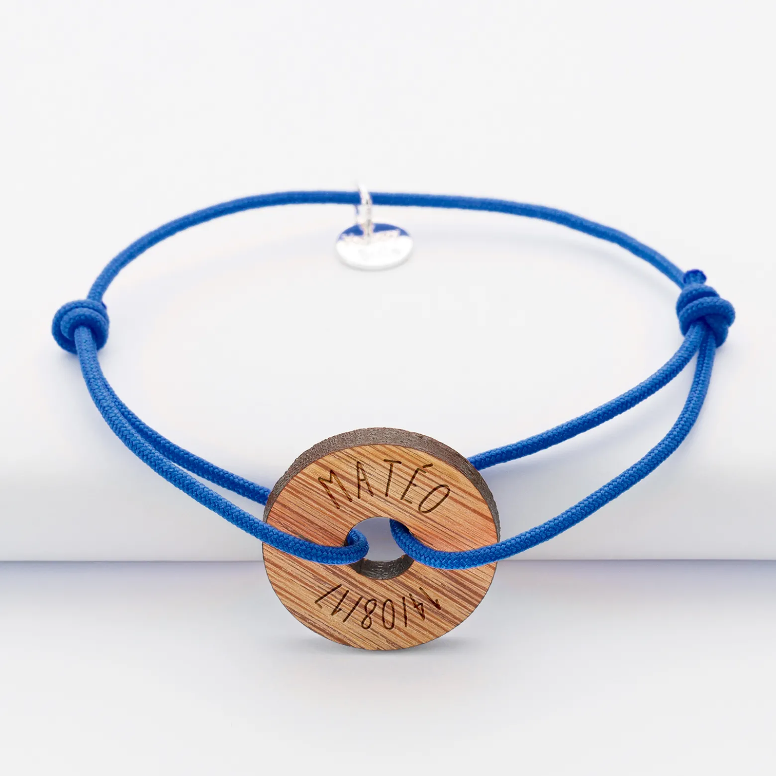 Bracelet homme personnalisé cordon simple médaille gravée bois cible ronde 21 mm