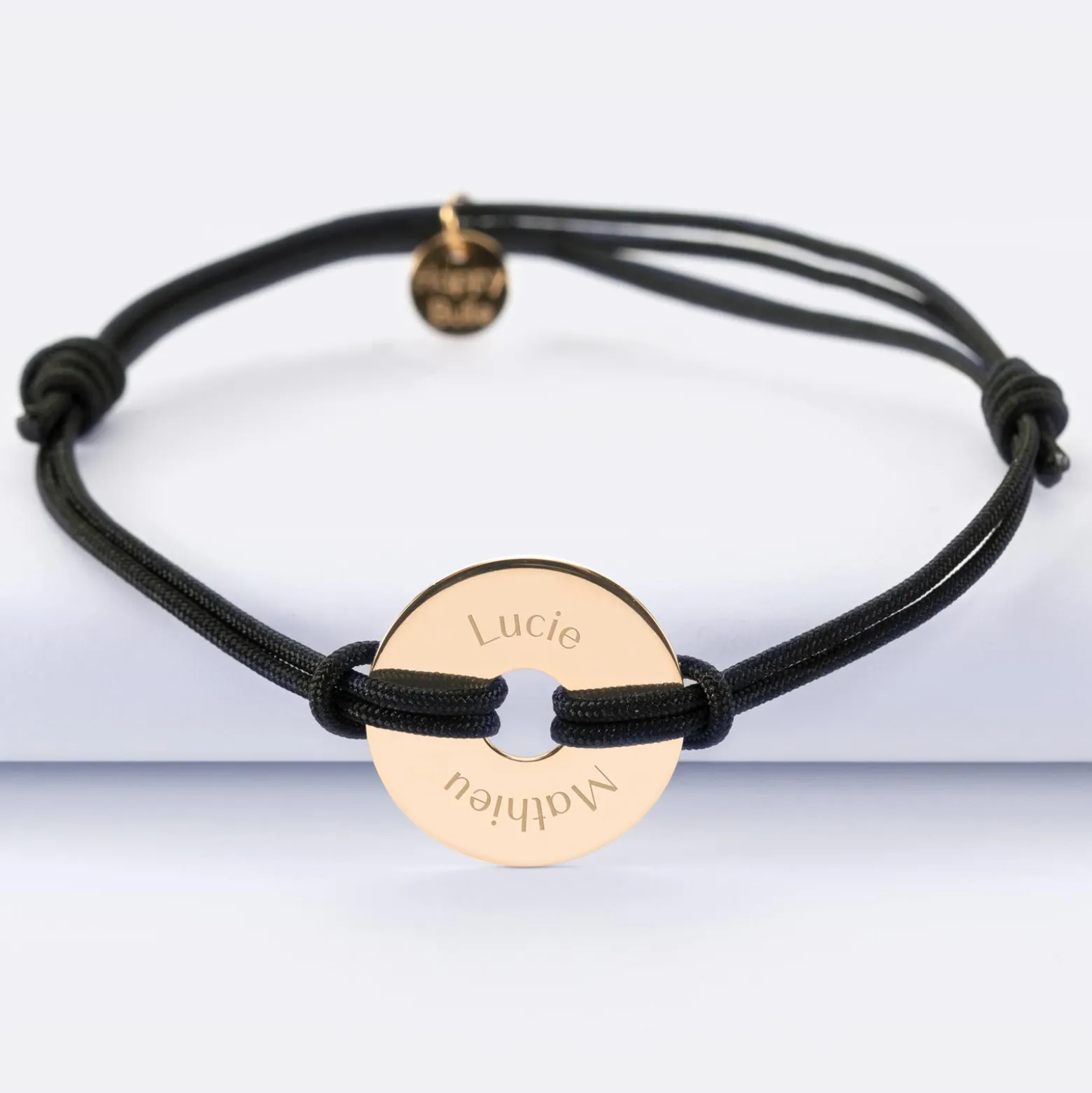 Bracelet homme personnalisé cordon double médaille gravée plaqué or cible 20 mm