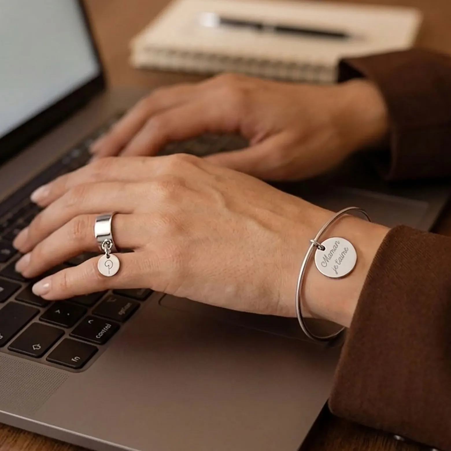 Bracelet jonc personnalisé médaille gravée acier 20 mm