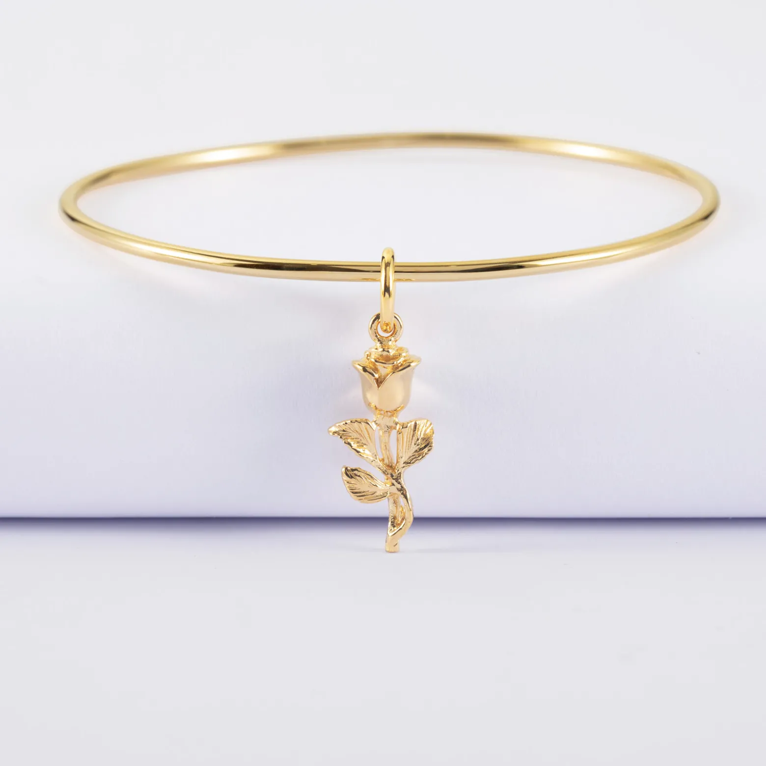 Bracelet jonc plaqué or breloque rose 19 mm