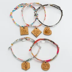 Bracelet Liberty personnalisé médaille gravée bois dormeuse coeur 19x21 mm