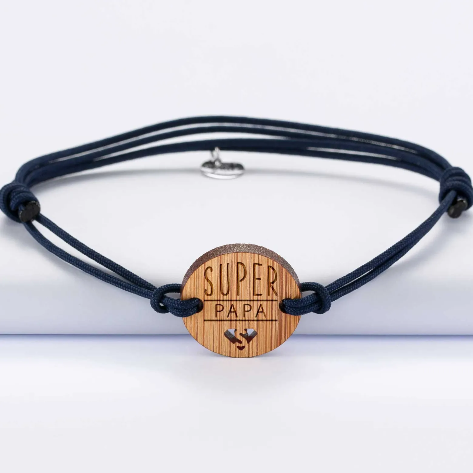 Bracelet Papa homme médaille gravée bois ronde 21 mm - Edition spéciale "Papa super héros"