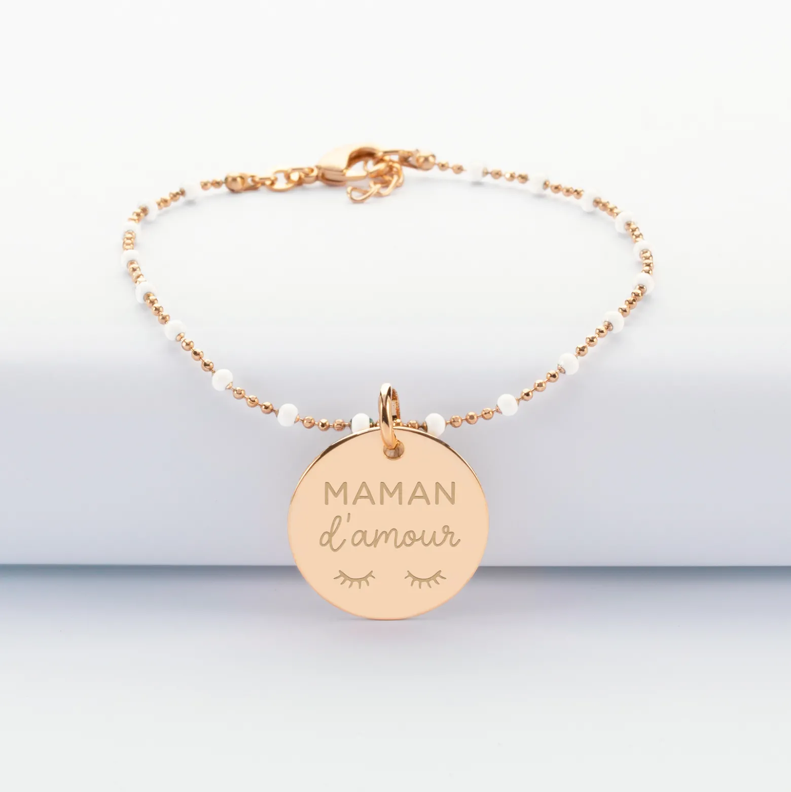 Bracelet perles colorées personnalisé médaille gravée plaqué or 19 mm