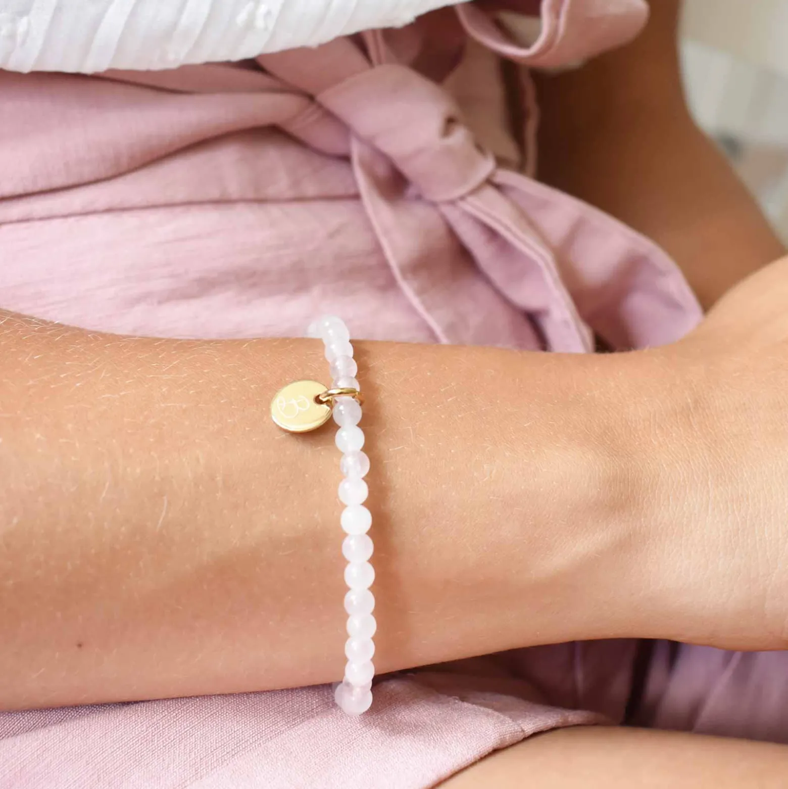 Bracelet perles élastique personnalisé médaille gravée plaqué or ronde 10 mm