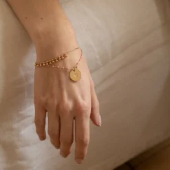 Bracelet perles Miyuki colorées personnalisé médaille gravée plaqué or coeur estampillé 15 mm - HappyBulle x Atelier Wagram