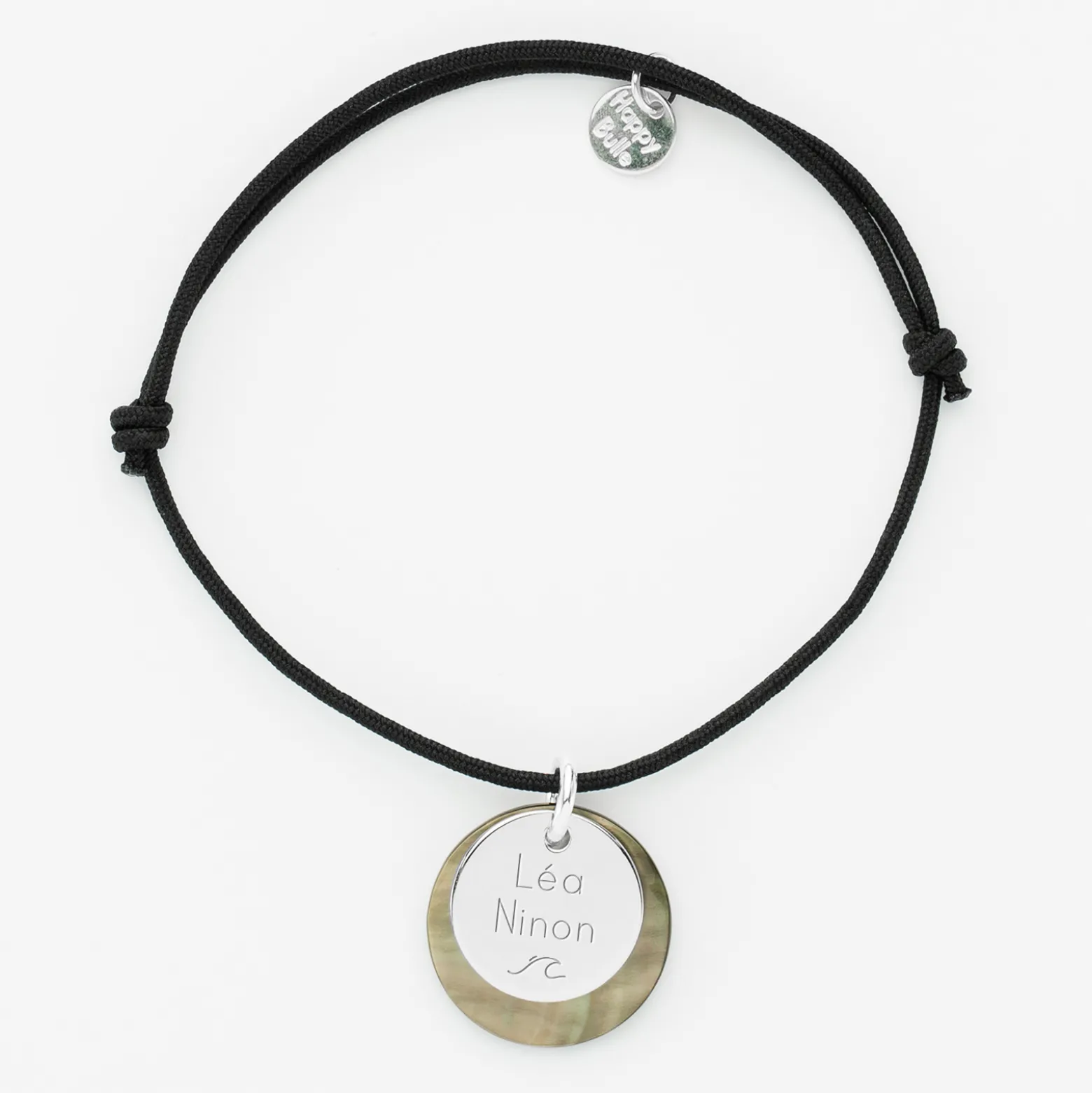 Bracelet personnalisé breloque nacre noire 19 mm et médaille gravée argent 15 mm