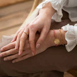 Bracelet personnalisé cordon pailleté médaille contour fleur gravée plaqué or 2 trous 18 mm