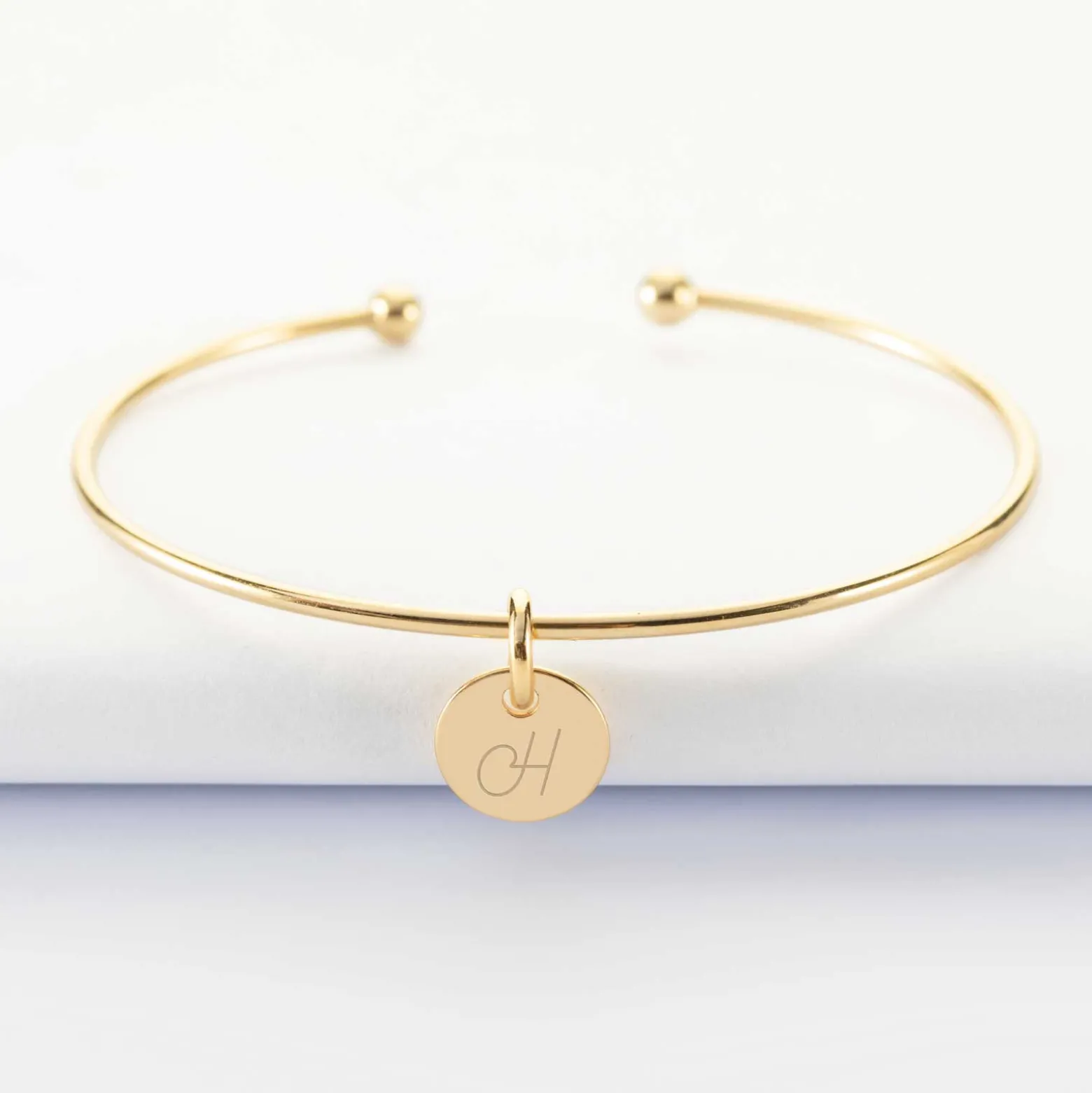 Bracelet personnalisé jonc ouvert boules plaqué or médaille gravée 10 mm