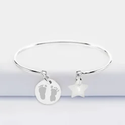 Bracelet personnalisé jonc argent ouvert médaille gravée 15 mm et breloque nacre 10 mm
