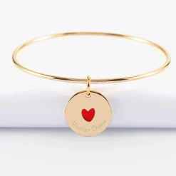 Bracelet personnalisé jonc plaqué or médaille gravée coeur émail rouge 19 mm - HappyBulle x Atelier Wagram