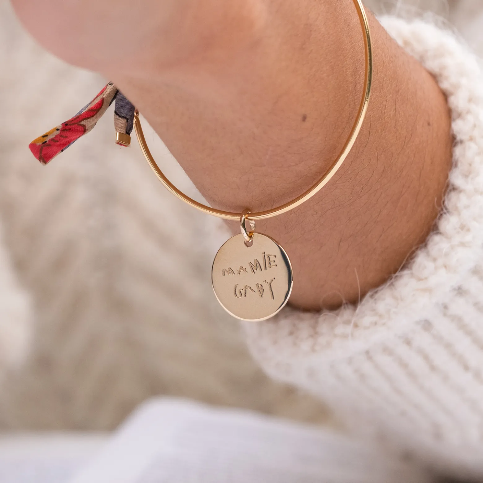 Bracelet personnalisé jonc plaqué or et cordon Liberty médaille gravée 19 mm