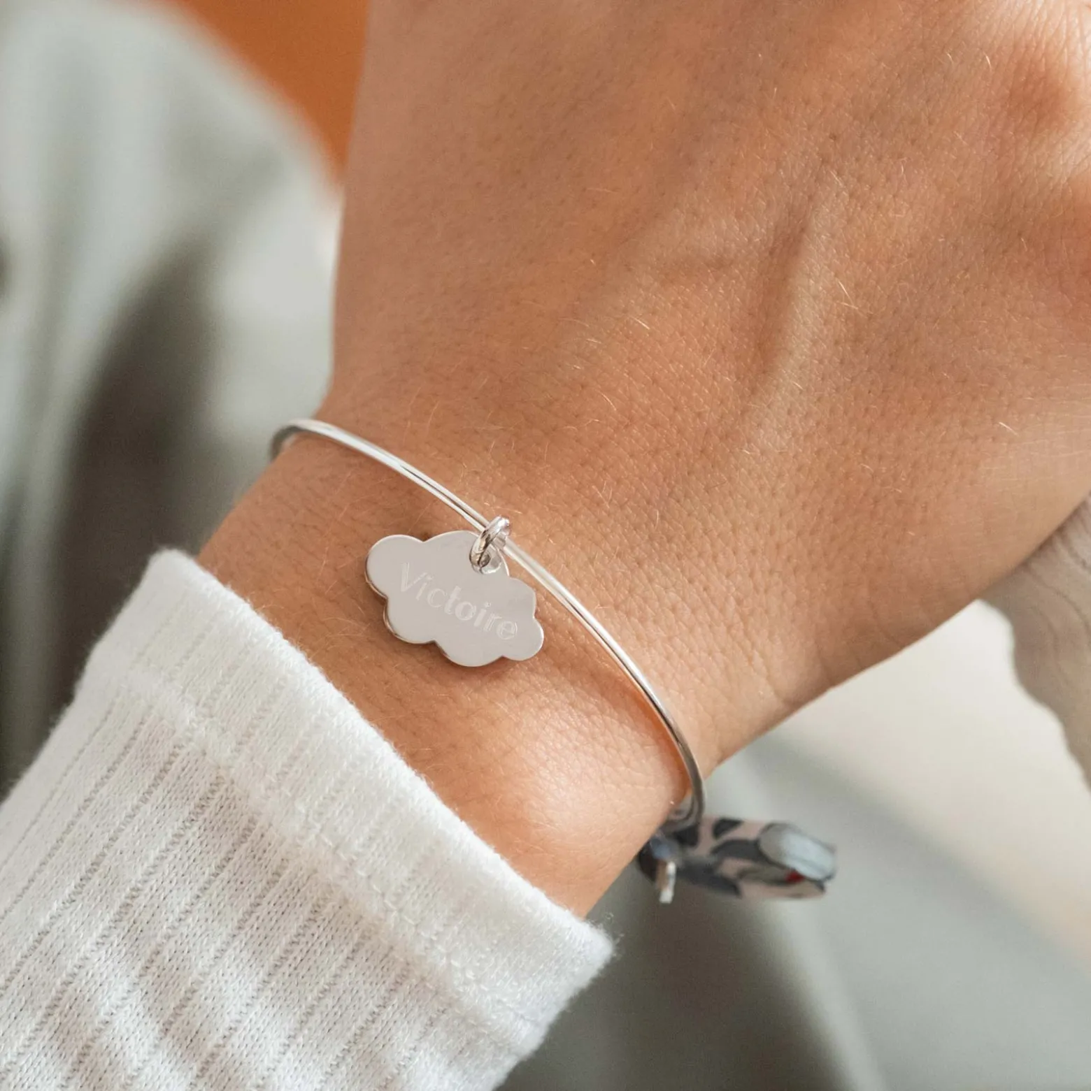 Bracelet personnalisé jonc argent et cordon Liberty médaille gravée nuage 20x14 mm
