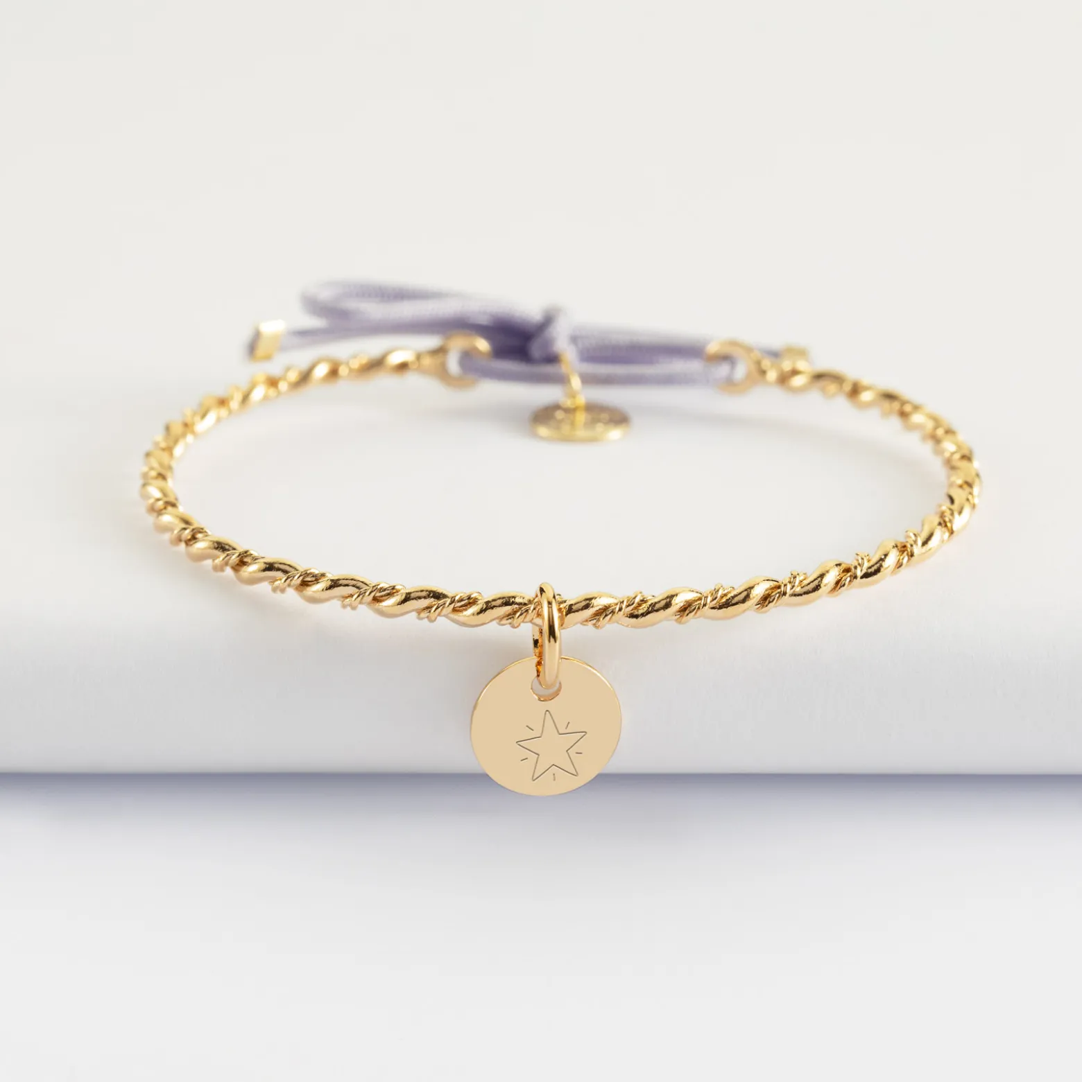 Bracelet personnalisé jonc tressé plaqué or et cordon médaille gravée 10 mm