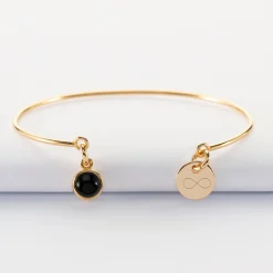 Bracelet personnalisé jonc plaqué or ouvert médaille gravée 10 mm et breloque pierre naturelle 8 mm