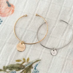 Bracelet personnalisé jonc ouvert boules plaqué or médaille gravée 15 mm
